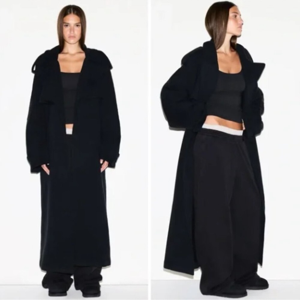 SKIMS Oversized Boyfriend Fleece Trench Coat Black - Picture 12 of 13